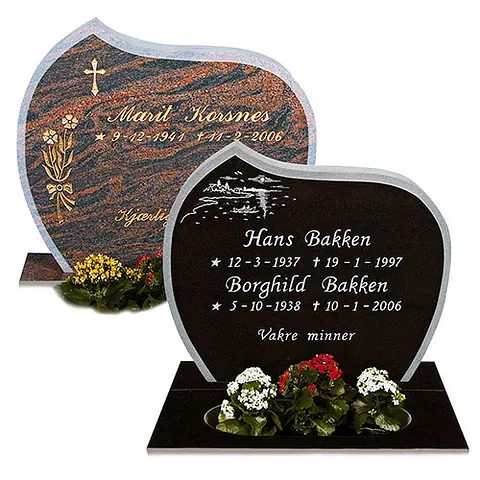 To gravsteiner med avrundet form og inngravert tekst, dekorert med blomster og blader.